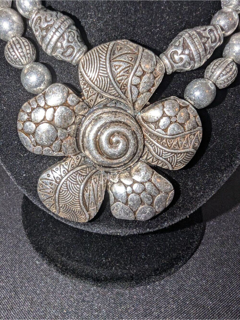 Chunky Metal Flower Necklace and Earrings Set